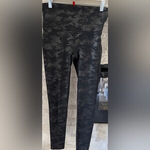 Spanx Size Large Black Cano sheen leggings
